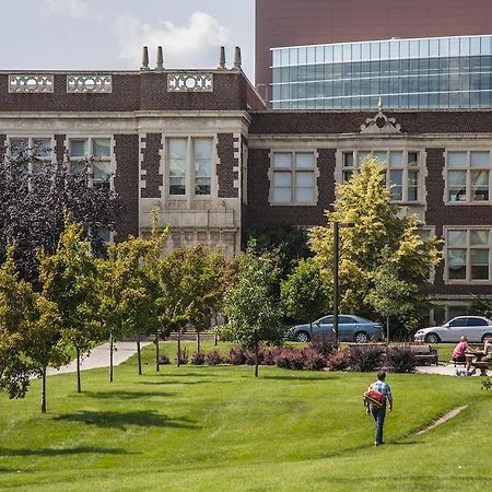 University Of Alberta - Hotel Edmonton Extérieur photo